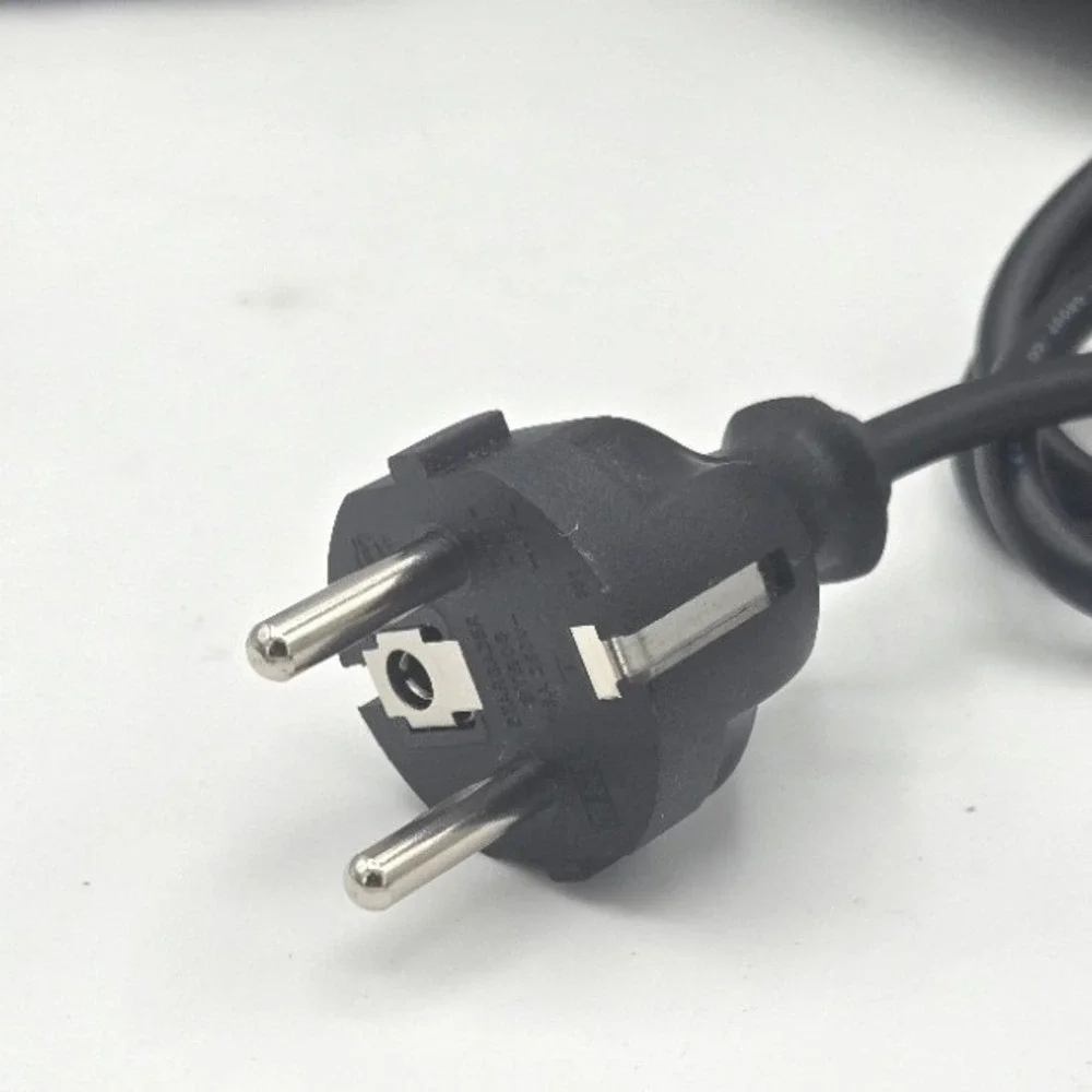 Dell 65W USB-C AC Power Adapter‎ Charger Model FHYND European Schuko Plug